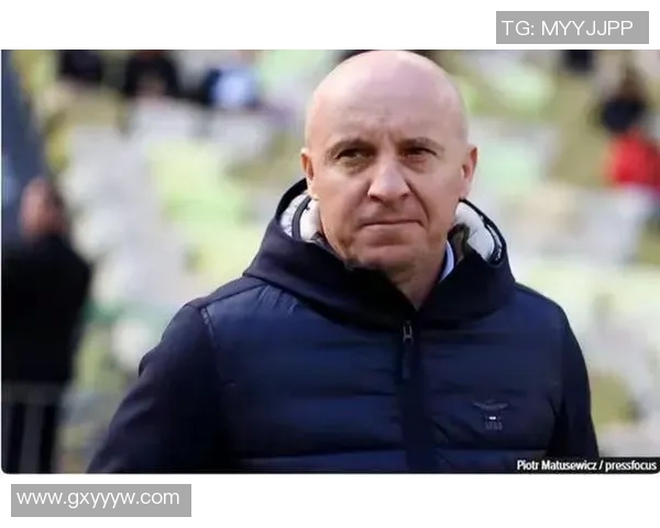 瓦伦西亚队主教练因家庭问题辞职，球队迎来换帅风波